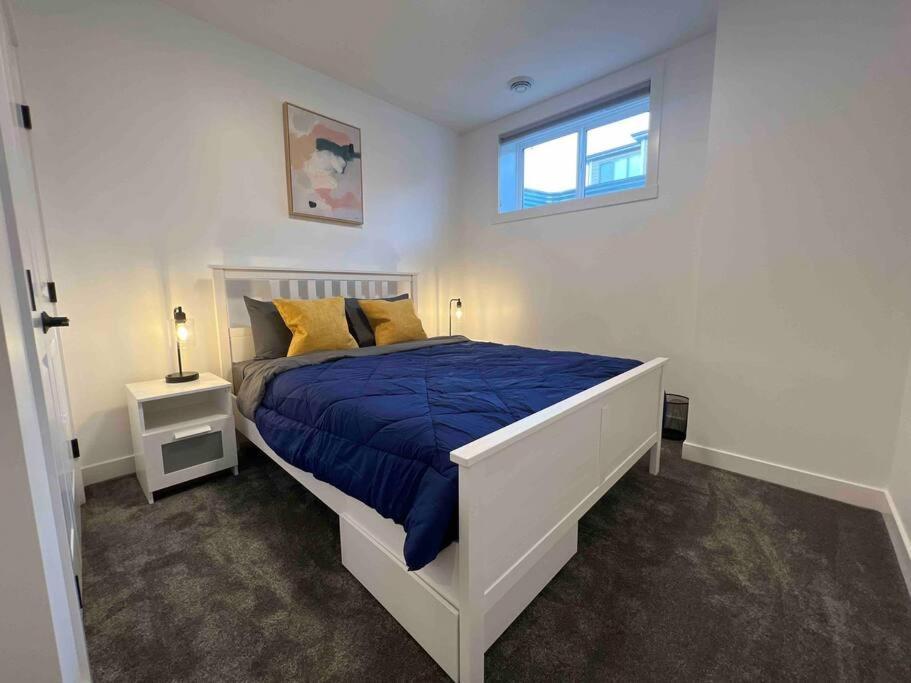 Newly Built 2 Bedroom Suite With Free Parking - Close To Banff National Park, 卡加利 外观 照片