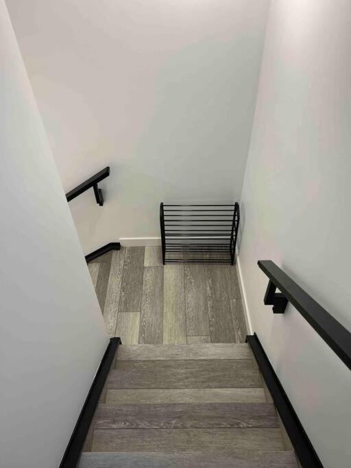 Newly Built 2 Bedroom Suite With Free Parking - Close To Banff National Park, 卡加利 外观 照片