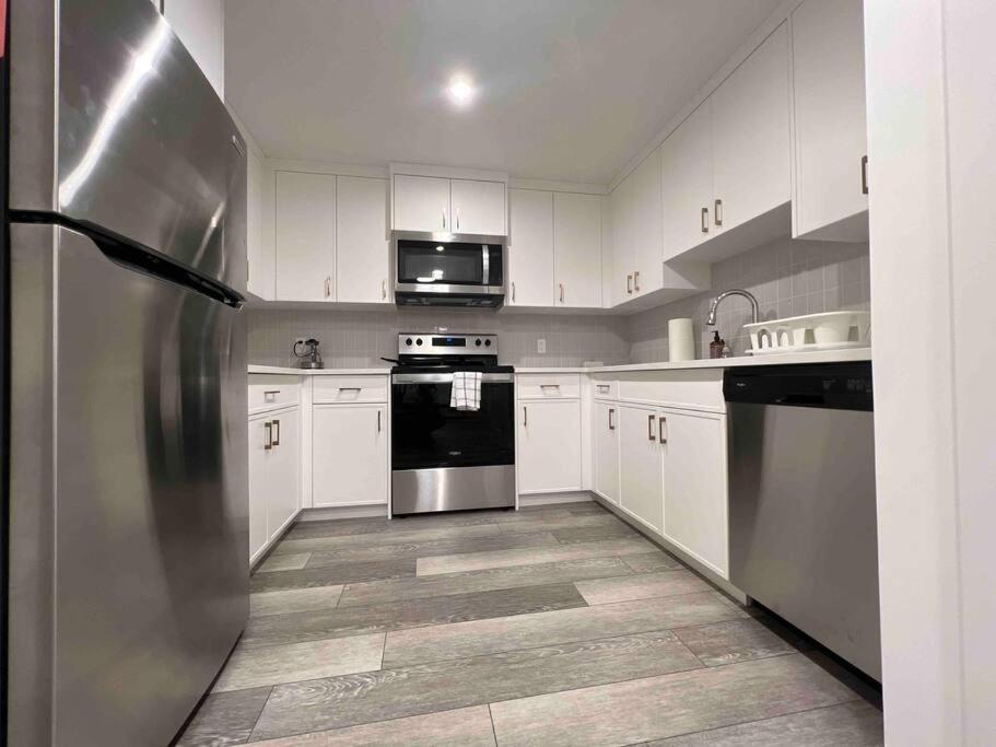 Newly Built 2 Bedroom Suite With Free Parking - Close To Banff National Park, 卡加利 外观 照片